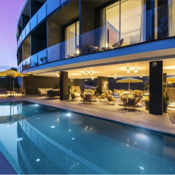 Lavida Hotel and pool