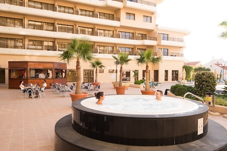 Pool bar at Vila Gale Marina Hotel