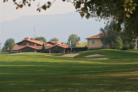 Clubhouse at Le Pavionere Golf in Tuscany