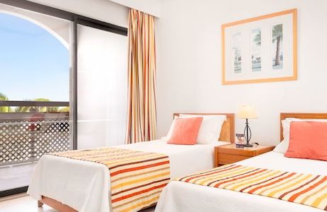 Twin bedded room at Muthu Oura Praia
