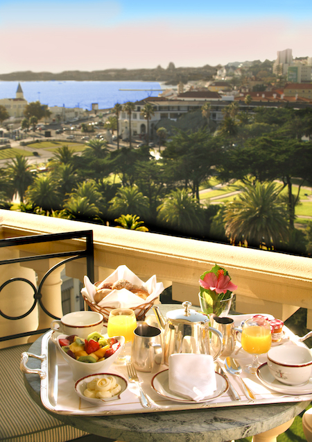 Breakfast with a view of Estoril