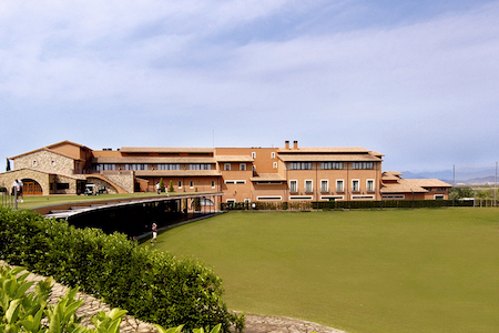 Peralada Golf has 2 driving ranges (one under cover)