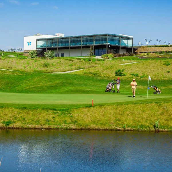 Evolutee Royal Obidos Hotel with the golf course in the foreground