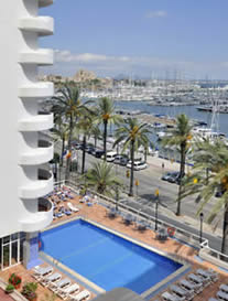 Tryp Palma Bellver: balconies overlooking pool