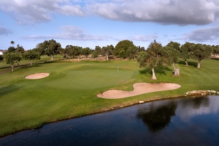 Bunkers and water guard this green on Quinta da Cima