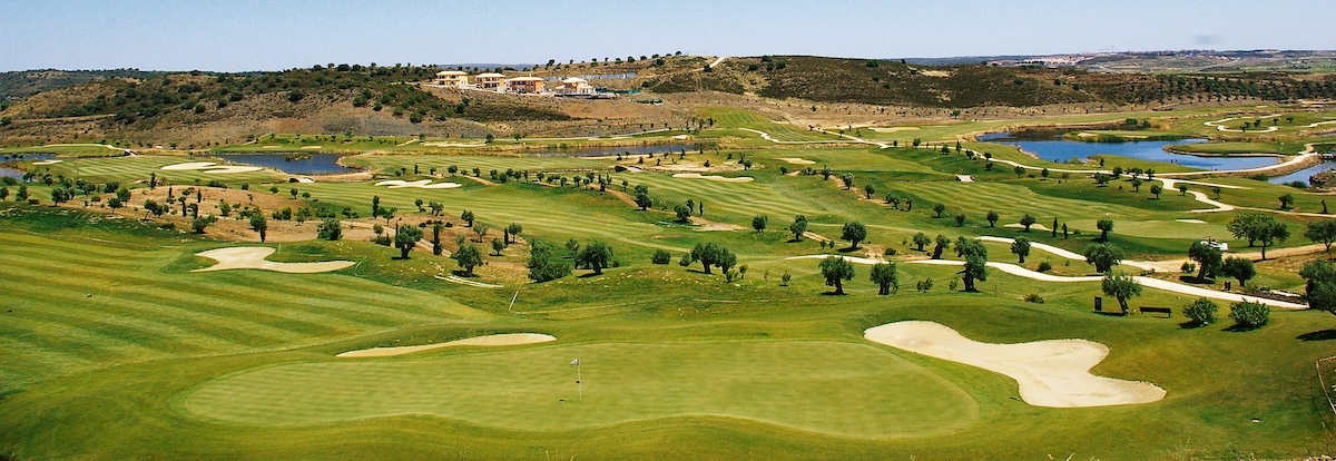 Panoramic view of Quinta do Vale Golf's fairways