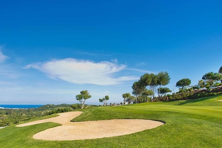 The 18th hole on Estepona Golf