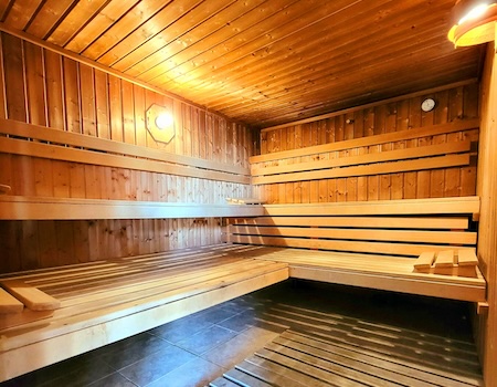 The spa has hydrotherapy, sauna, steam bath, jaccuzi, bithermal showers, beauty treatments, and massages.