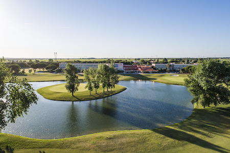 Island green on Montado Golf